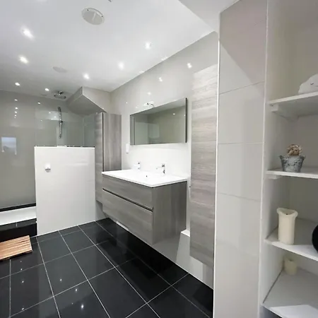 Urbanflat 166 - Luxury In The Center Of Parigi