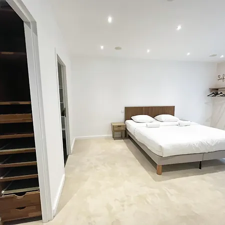 Appartamento Urbanflat 166 - Luxury In The Center Of Parigi