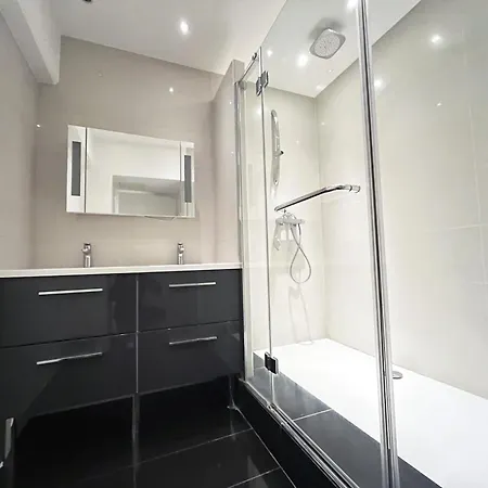 Urbanflat 166 - Luxury In The Center Of * Parigi