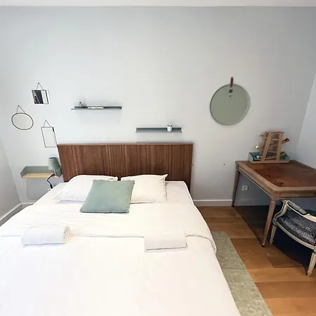 Appartamento Urbanflat 166 - Luxury In The Center Of Parigi